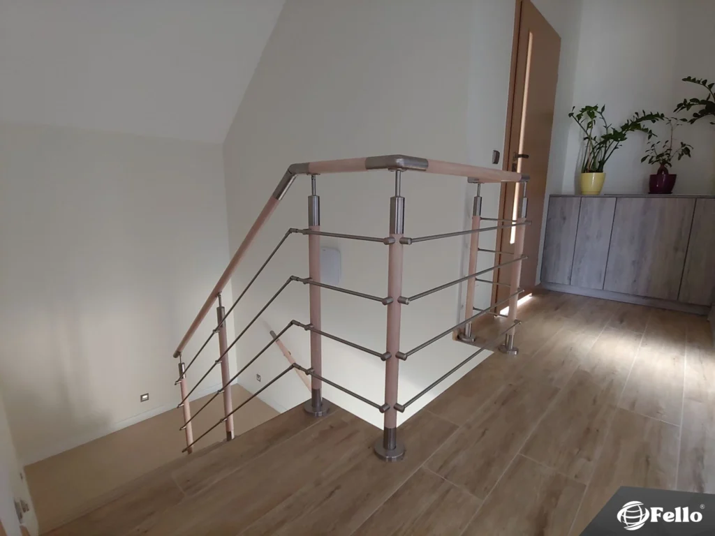 Innengeländer aus Aluminium von Fello im Treppenhaus